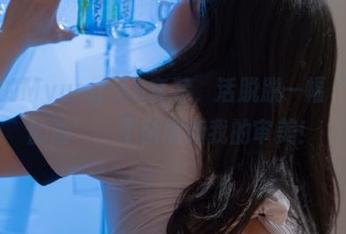 无圣光的Myung Ah套装，活脱脱一幅‘没见过的画’，不断刷新我的审美！